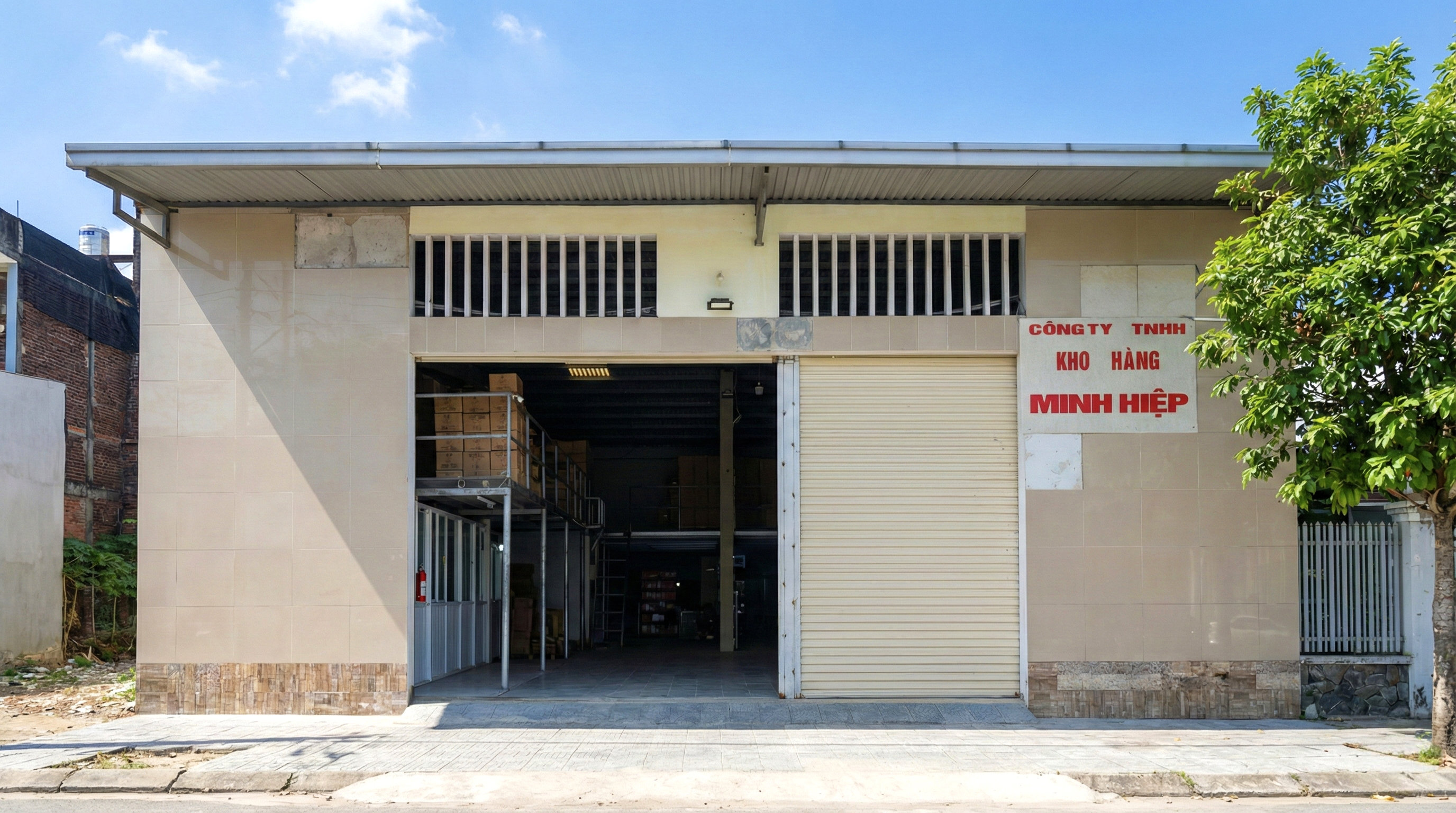 Mặt tiền kho hàng công ty Minh Hiệp